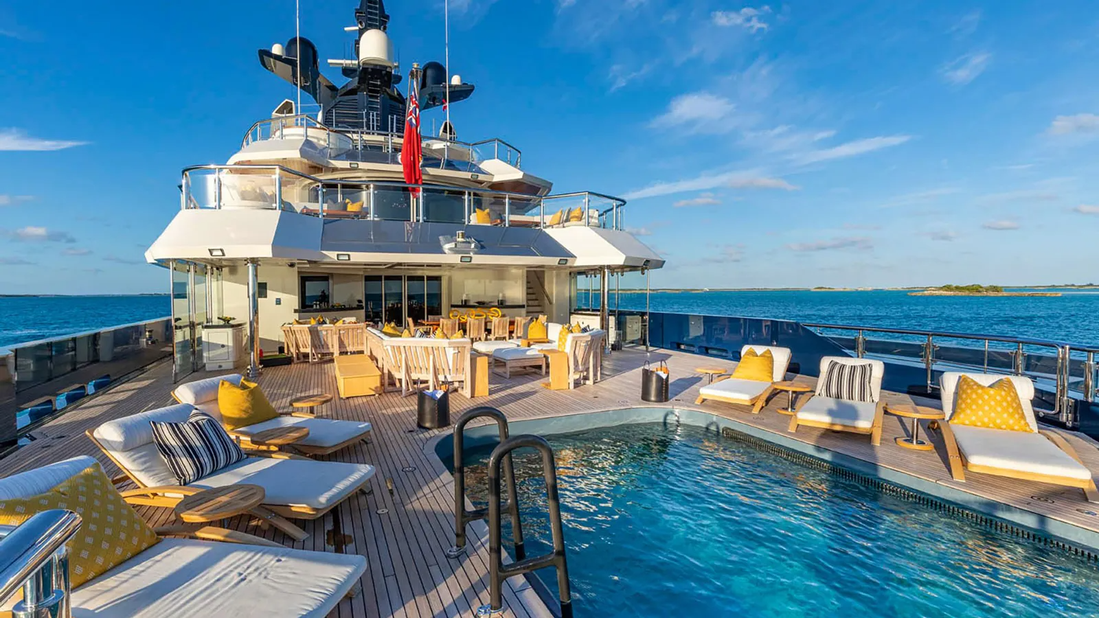 MAN OF STEEL - Photo 2